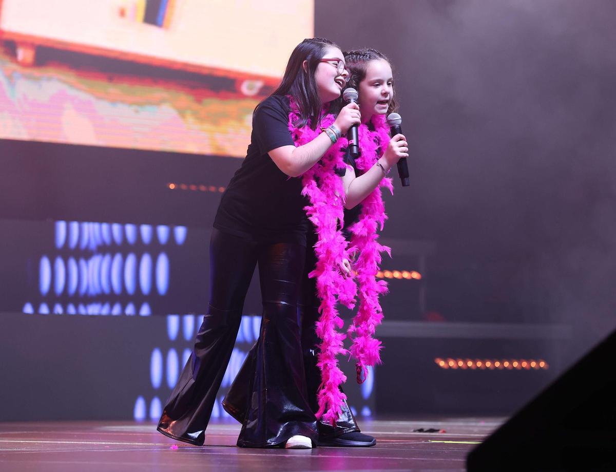 El Festival Intercentros 2026 llenó de colorido y solidaridad el Coliseum