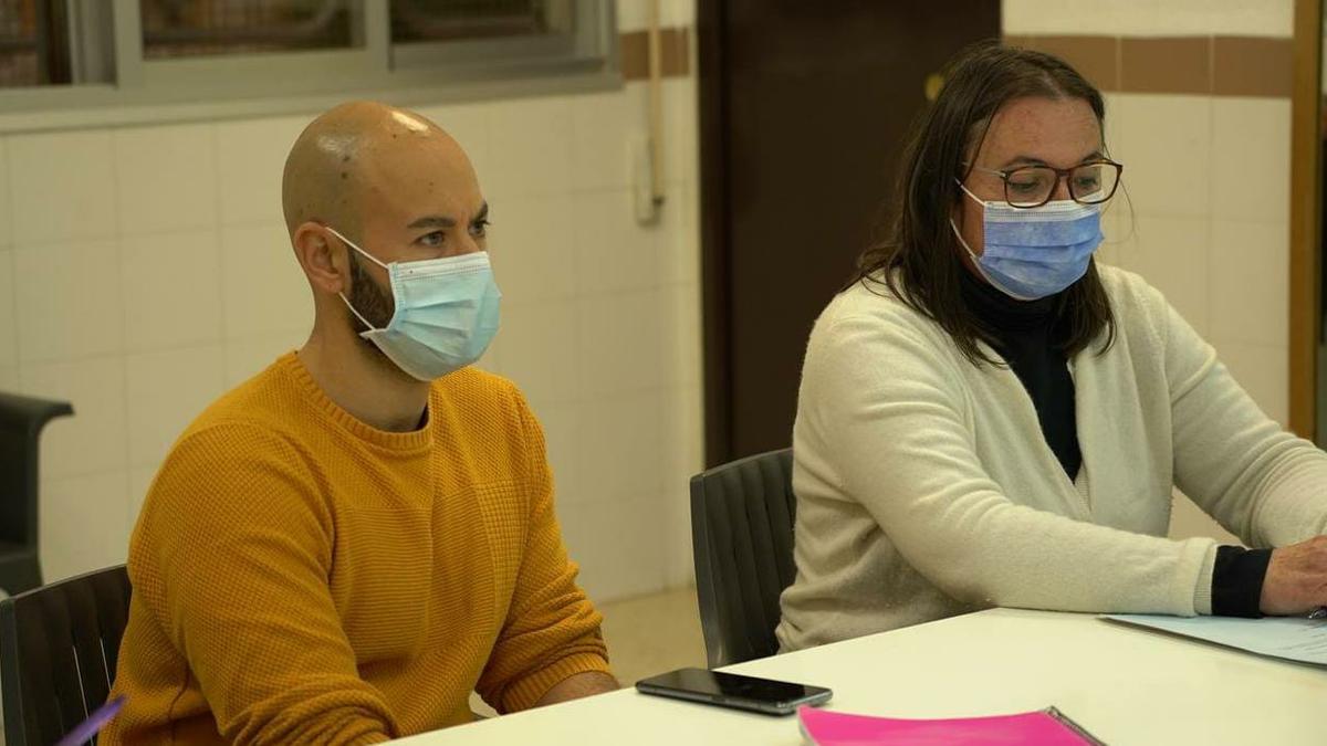 El edil Xavier López durante la reunión