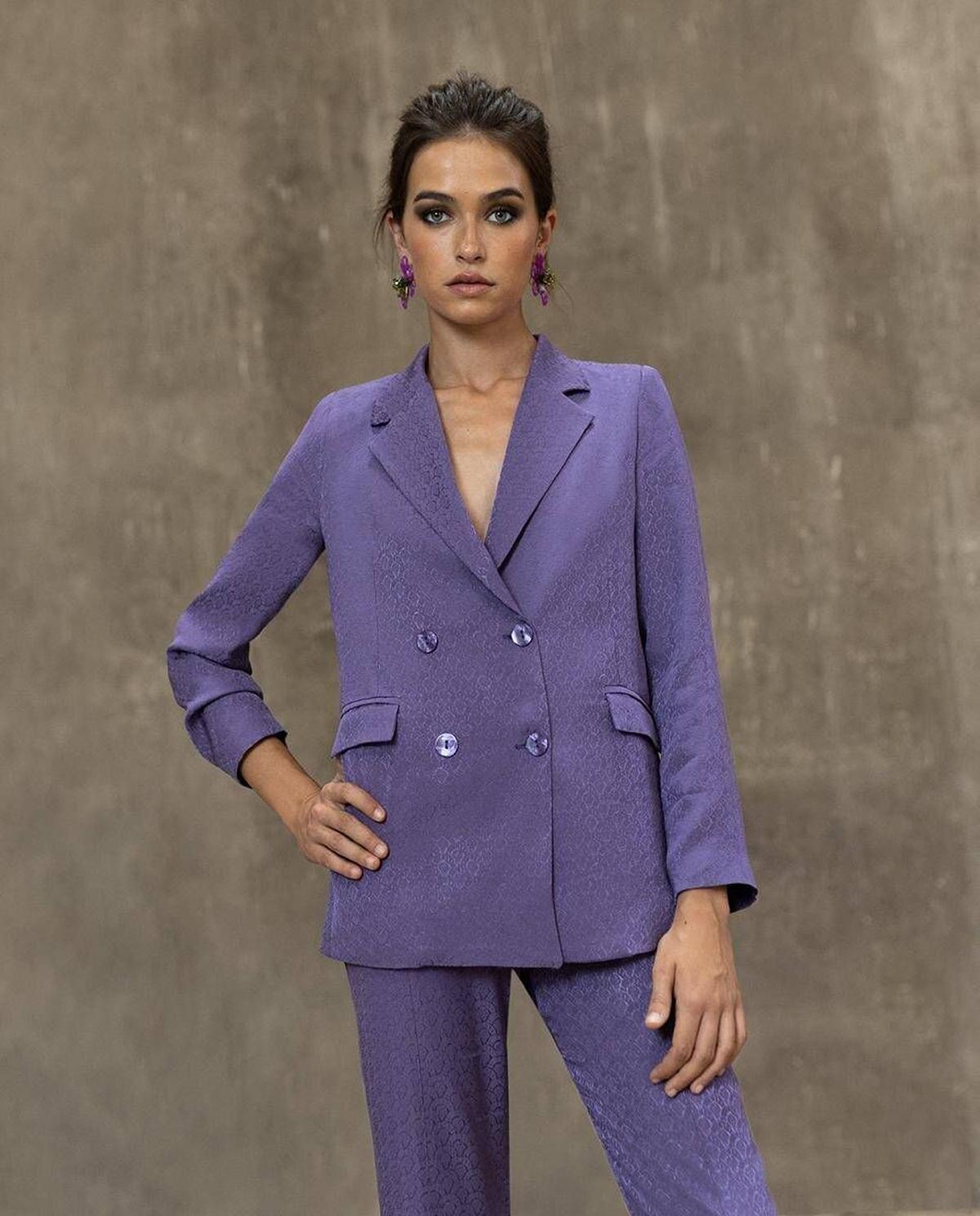 Blazer de mujer cruzada con doble botonadura