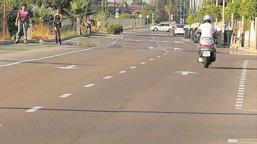 Quejas vecinales por las carreras ilegales de motos en la Malvarrosa