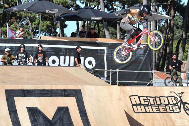 ¿Sabes que es un ollie, un flip o un backflip?, el público y los profesionales de O Marisquiño responden