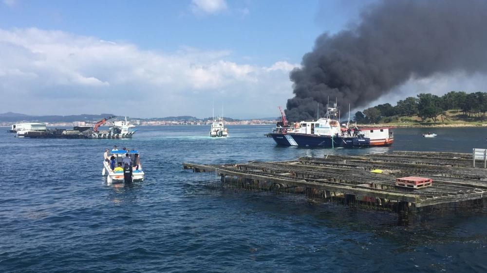 Arde un catamarán de pasajeros en A Toxa