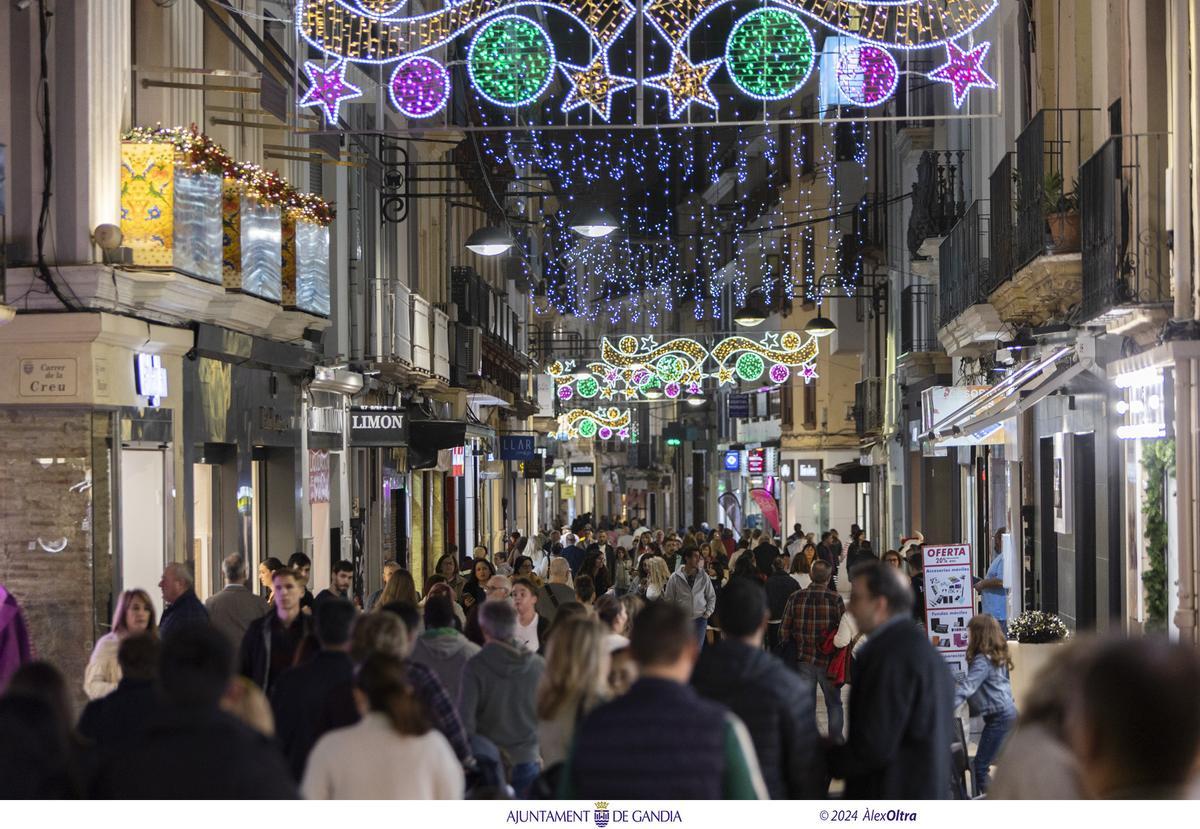 Rius de gent pels carrers: una constant de les festes nadalenques
