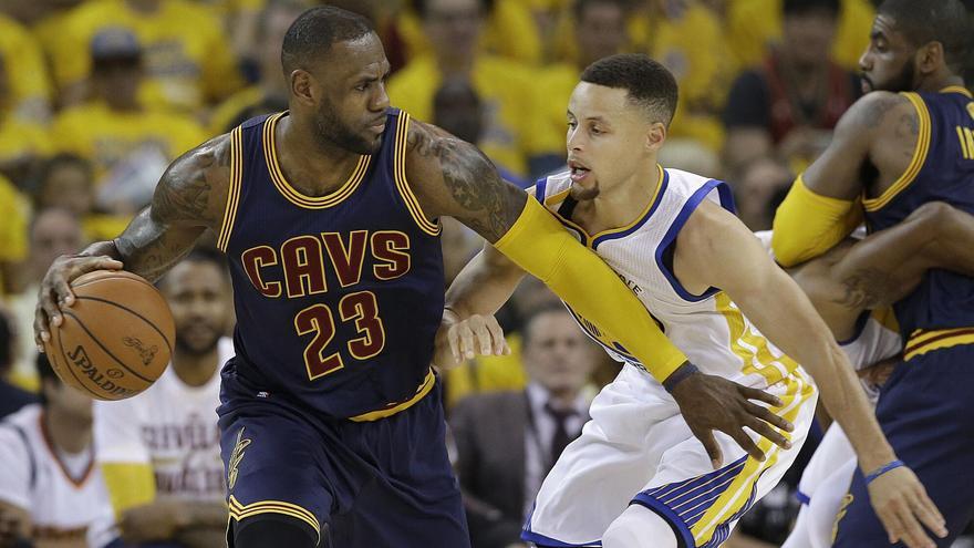 Lebron James y Stephen Curry se verán las caras en la jornada de Navidad.