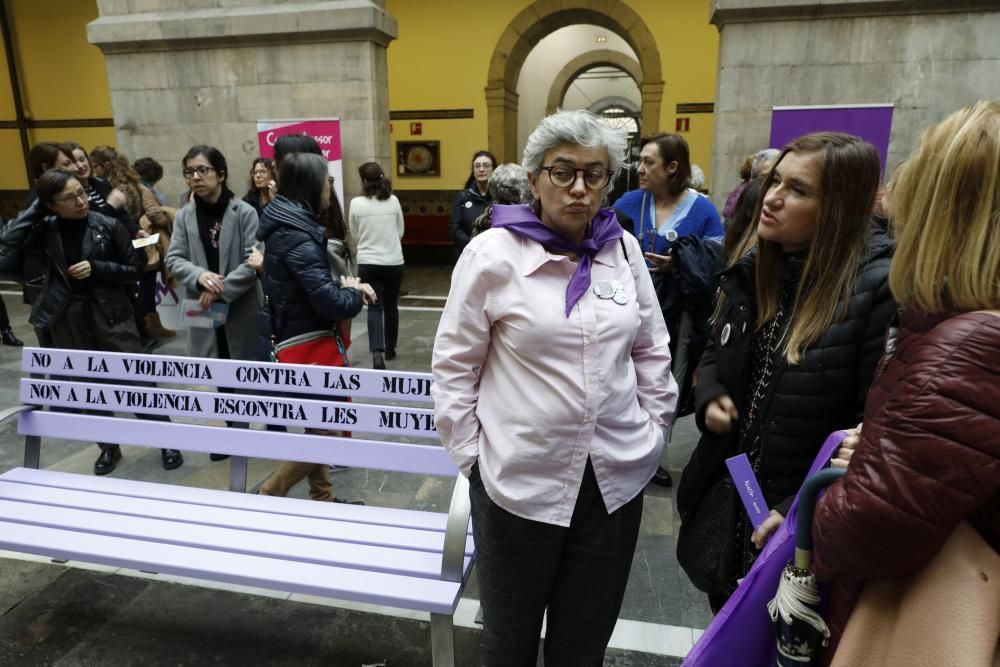 La alcaldesa de Gijón, Ana González, acude a los actos del Día contra la violencia de género