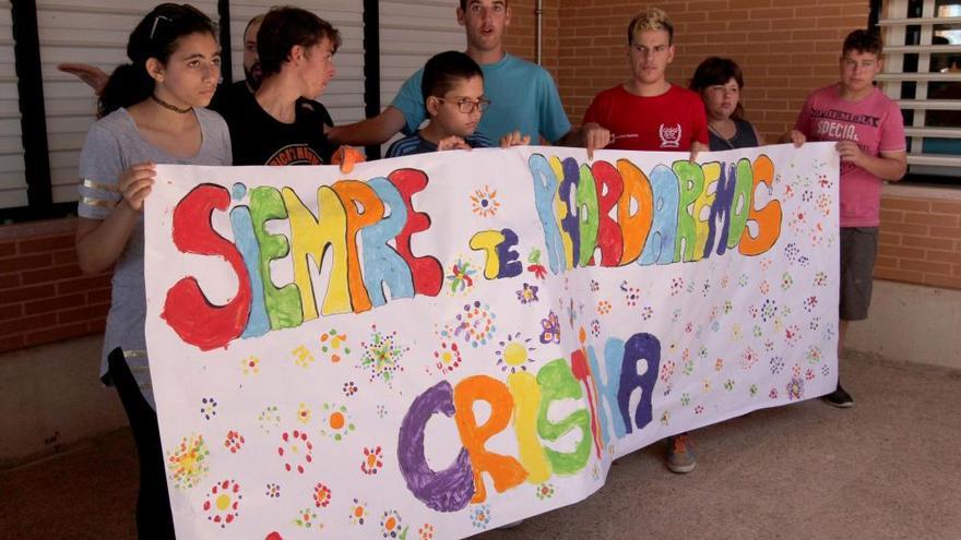 Minuto de silencio en el colegio Primitiva Lopez por la compañera asesinada en Torre Pacheco