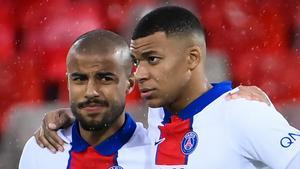 Rafinha, junto a Mbappé, en un partido del PSG