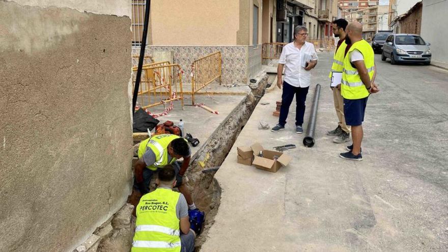 Albatera renueva los colectores de agua potable de la calle Fortuna