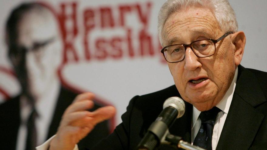 Fotografía de archivo, tomada en mayo de 2006, en la que se registró al ex secretario de Estado de Estados Unidos entre 1973 y 1977, Henry Kissinger, durante una conferencia, en Lisboa (Portugal). EFE/Andre Kosters