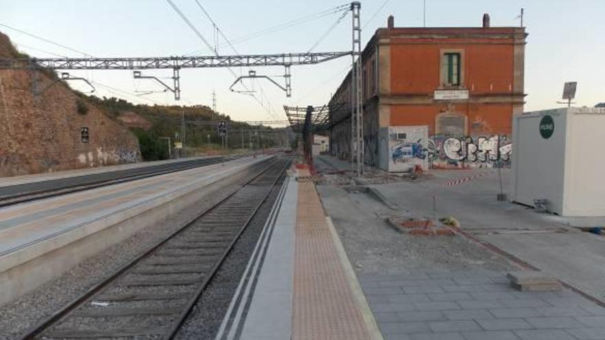 Imatge de l&#039;estació de Renfe de Castellbell amb les darreres millores que hi va fer Adif fa un parell d&#039;anys