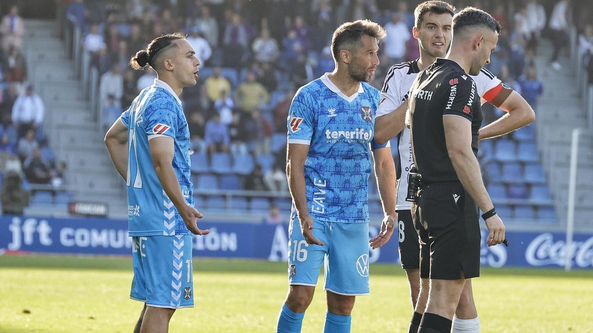 Luismi Cruz, Aitor Sanz, Aitor Córdoba y Manuel Orellana Cid, en el Tenerife-Burgos.