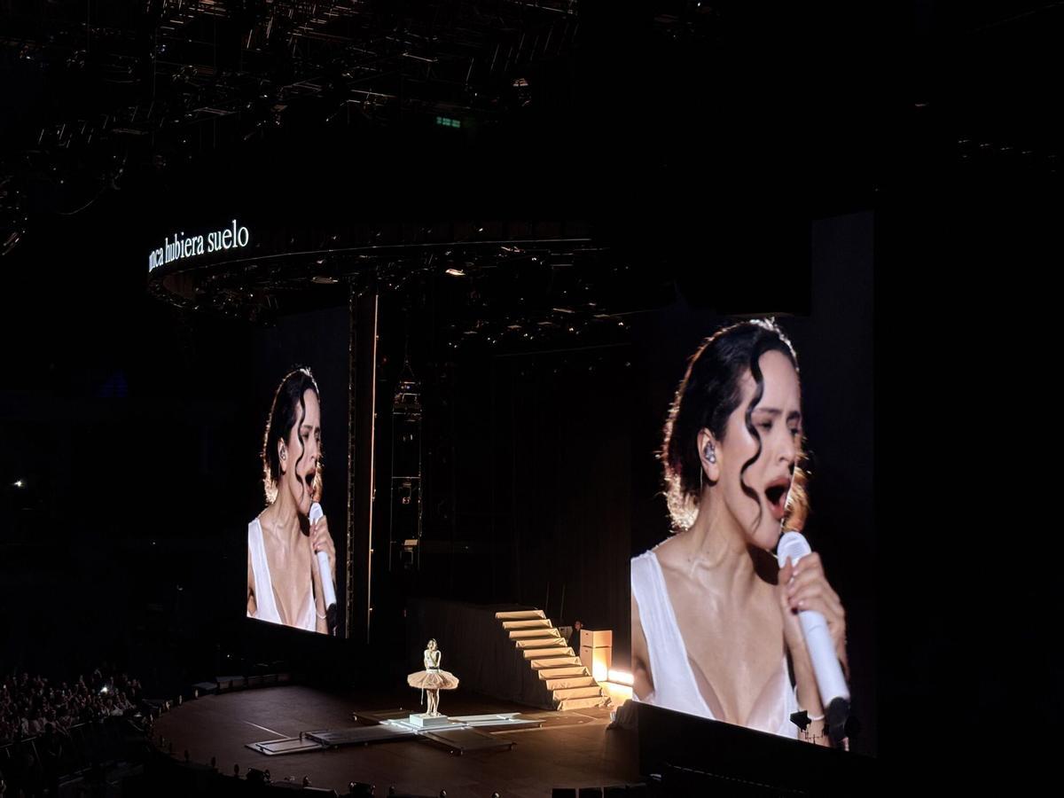 La artista Rosalía, en el primero de sus conciertos en Madrid.