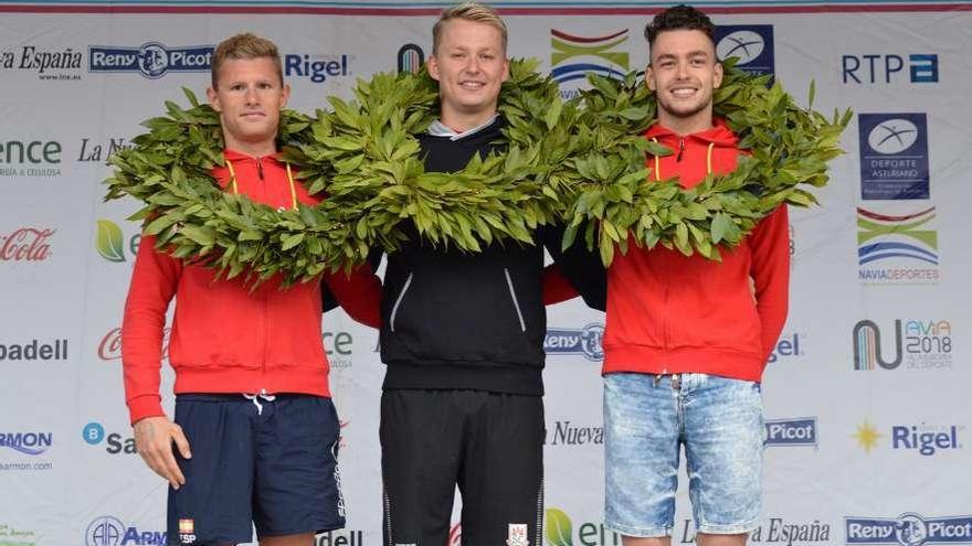 De izquierda a derecha, Pol Gil, Rob Muffels y Alexandre Lages, el podio masculino.