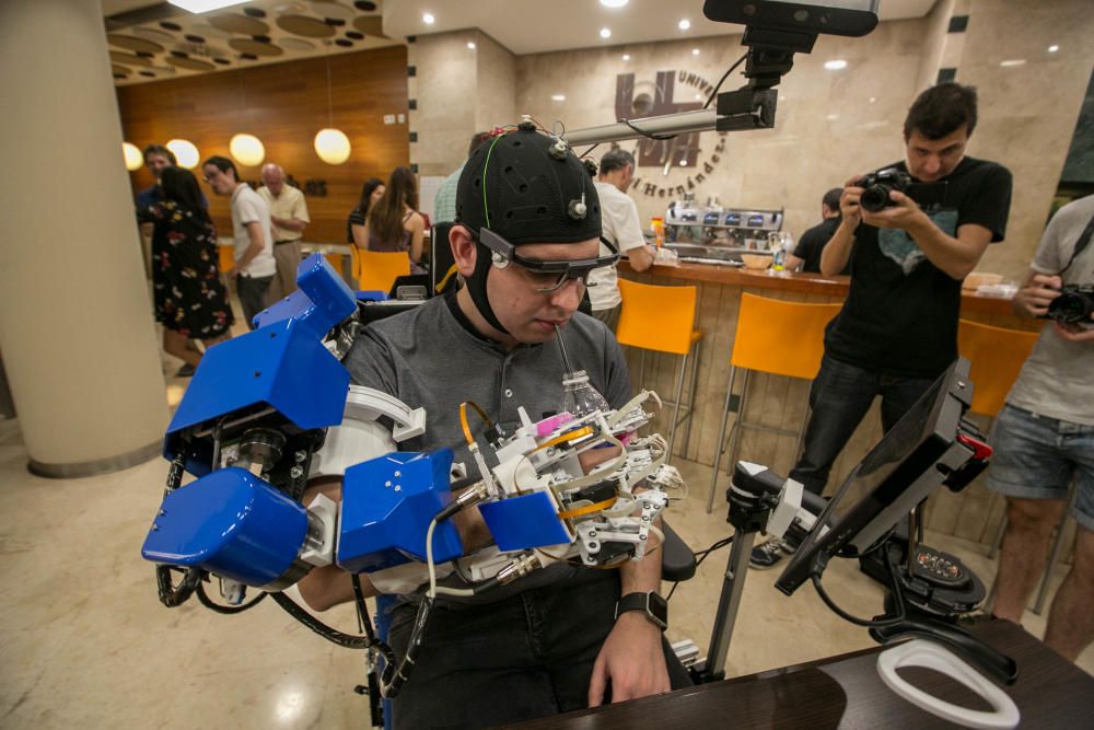 Un exoesqueleto robótico de la UMH