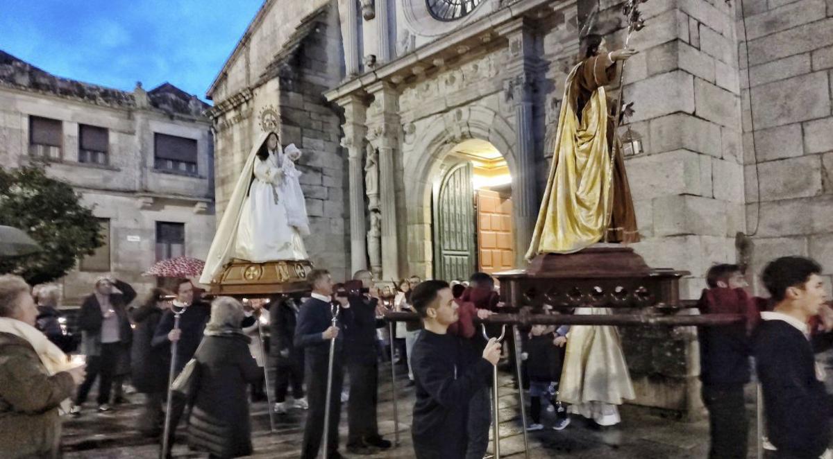 El párroco, Santiago Pérez, en la celebración. |