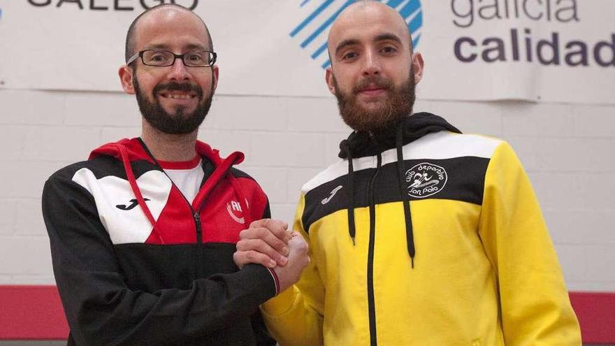 Marcos Otero y Álex Hermelo, ayer, en el pabellón Coto Ferreiro de A Estrada. // Bernabé/Cris M.V.