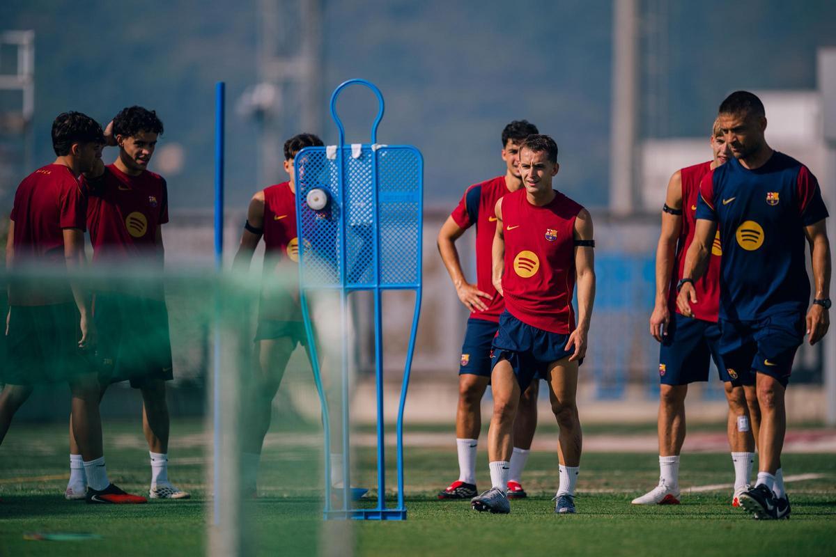 Marc Casadó y los jugadores que trabajan al margen.