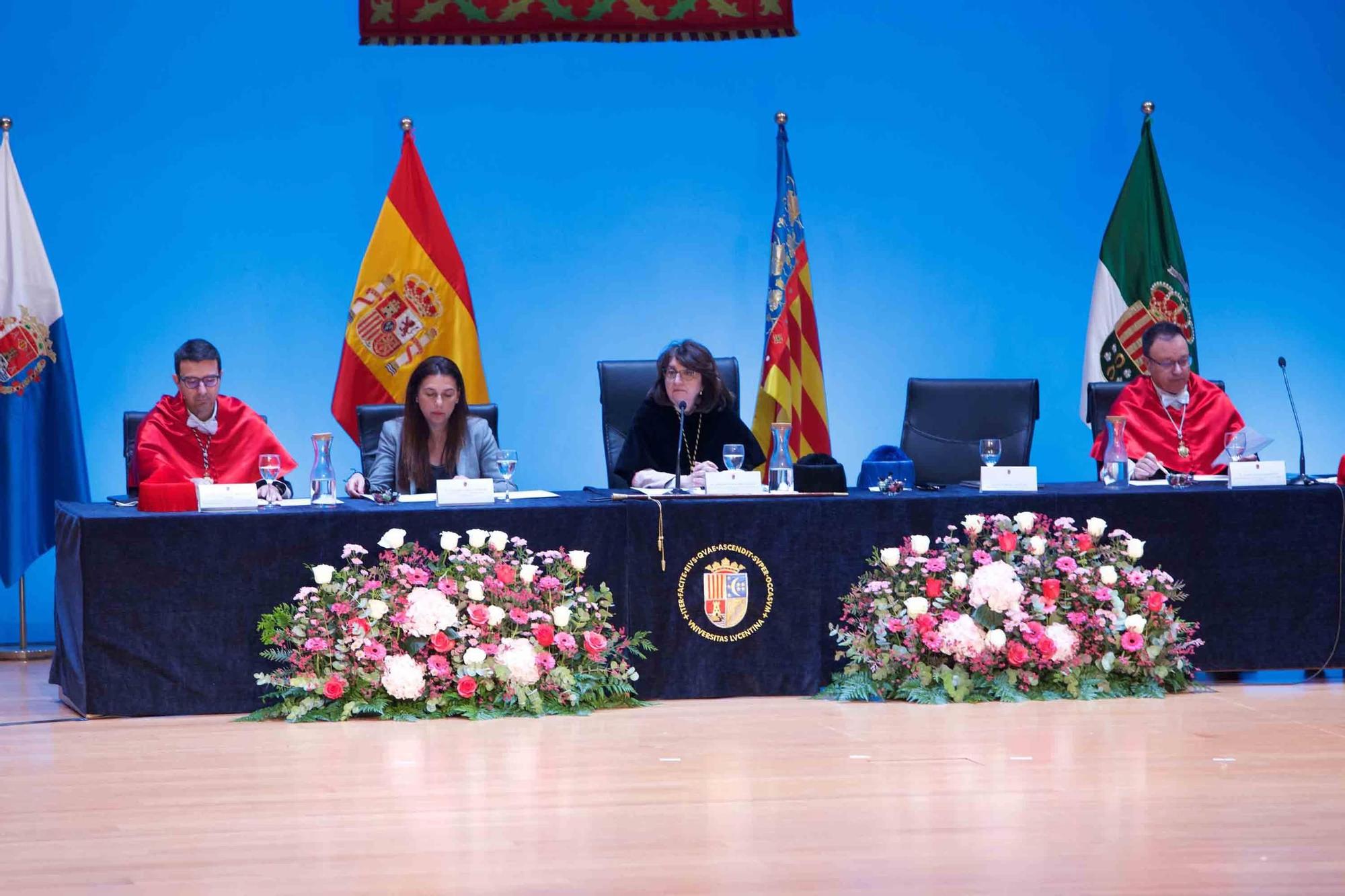 La Universidad de Alicante (UA) clausura el curso con la investidura de 125 nuevos doctores