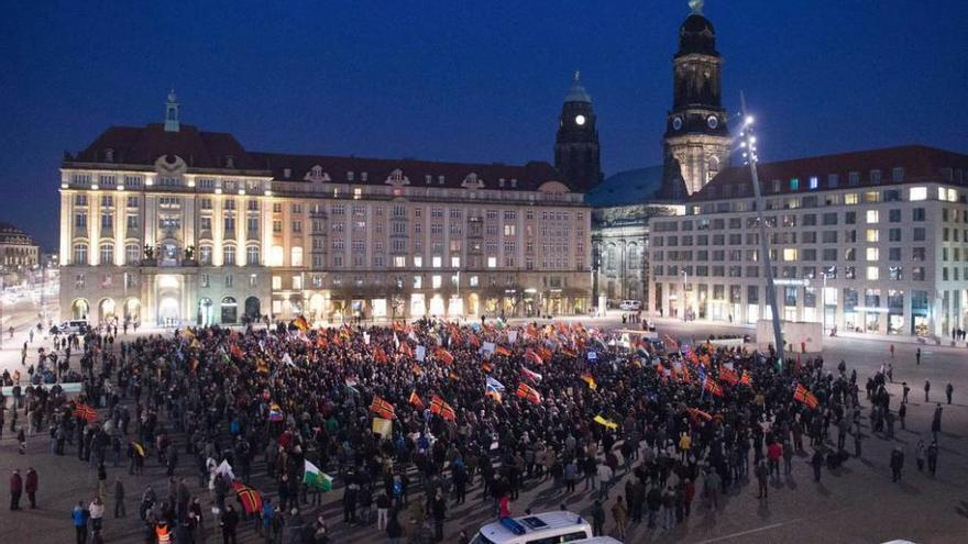 Manifestación del movimiento xenófobo Pegida en la ciudad germano-oriental de Dresde.