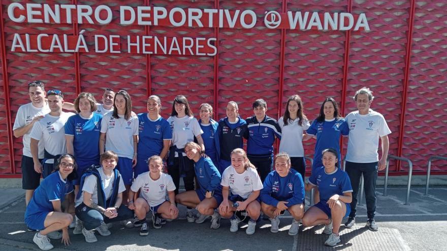 Las jugadoras del Sárdoma, ayer, en el Centro Deportivo Wanda. // FDV