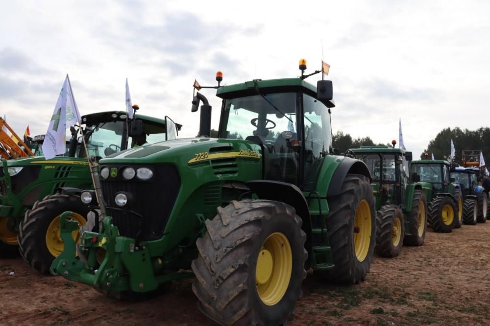 Tractorada de los agricultores y ganaderos malagueños contra los precios bajos que impone la industria.