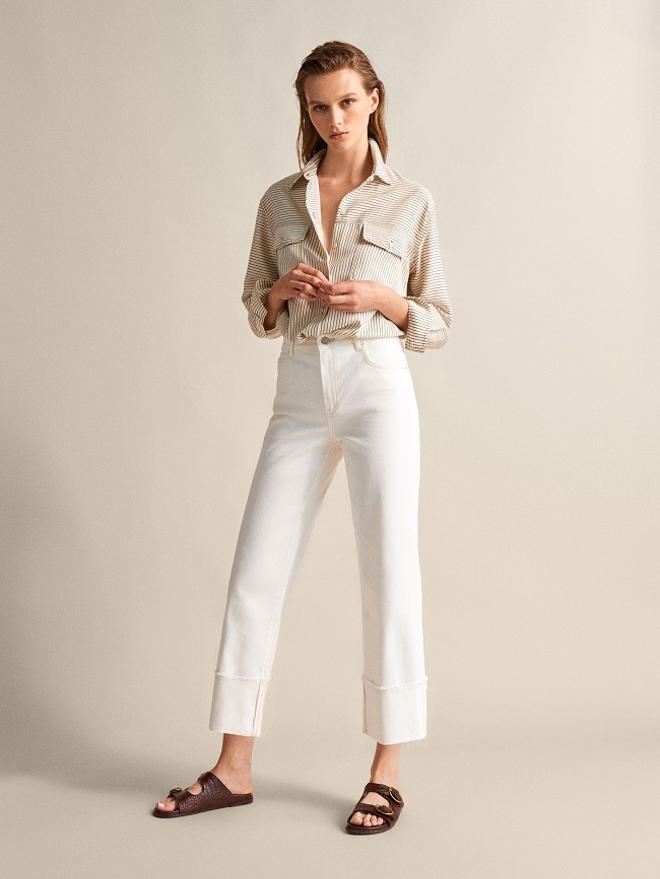 El 'total look' de Massimo Dutti, con los vaqueros 'straight' con detalle desflecado