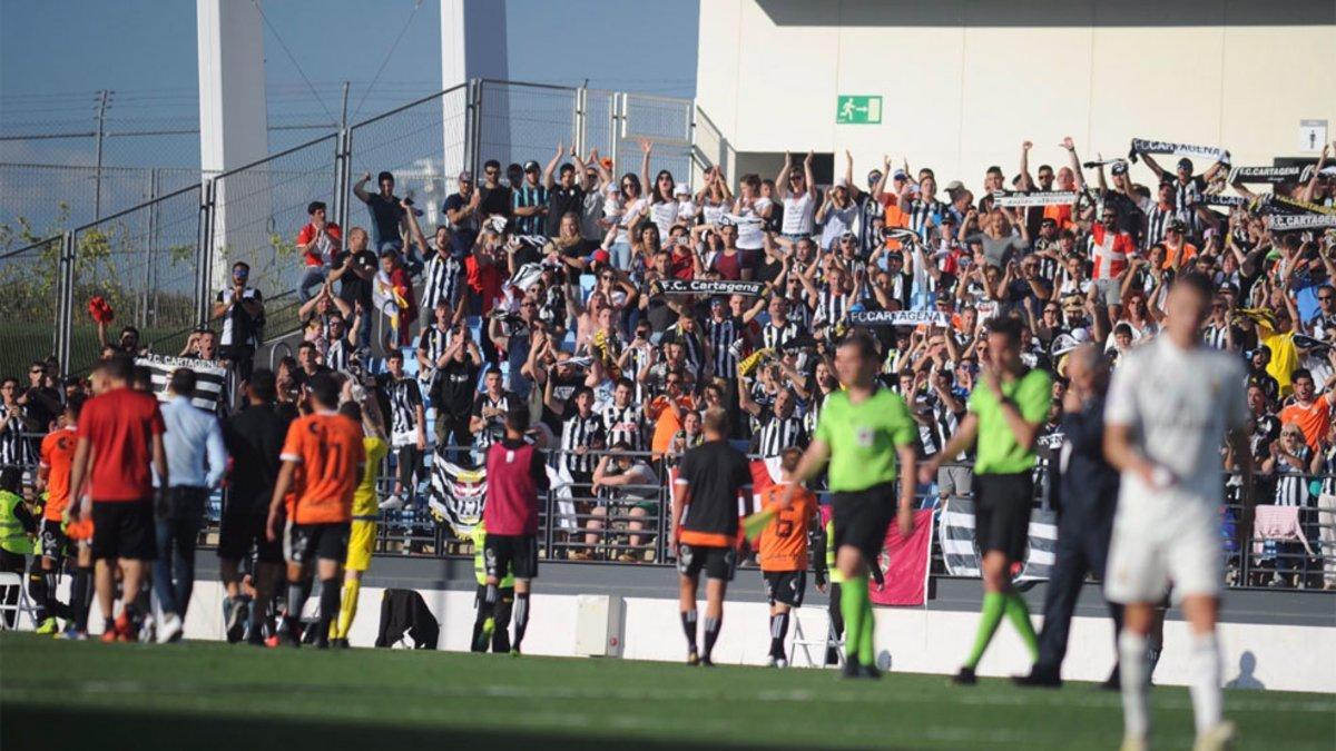 La afición del Cartagena en el Alfredo Di Stéfano en el partido de ida contra el Castilla (3-1)