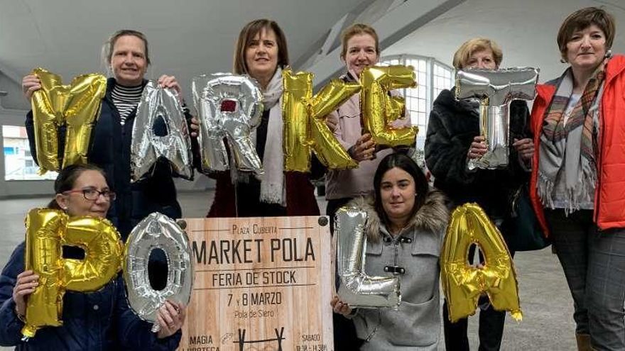 Por la izquierda, Patricia Antuña, Natalia Fernández, Lucía Martínez, Tania Parajón, Begoña González, Blanca García y Eva Valle, en la presentación de &quot;Market Pola&quot;.