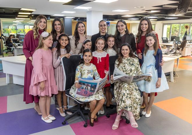 Las nuevas Belleas del Foc y sus Damas de Honor visitan la redaccion de INFORMACIÓN
