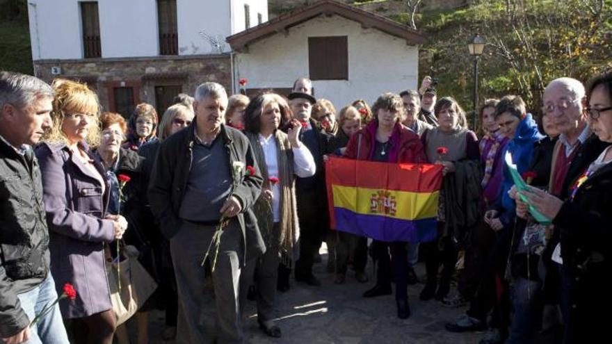 Participantes en el homenaje de Soto de Agues.