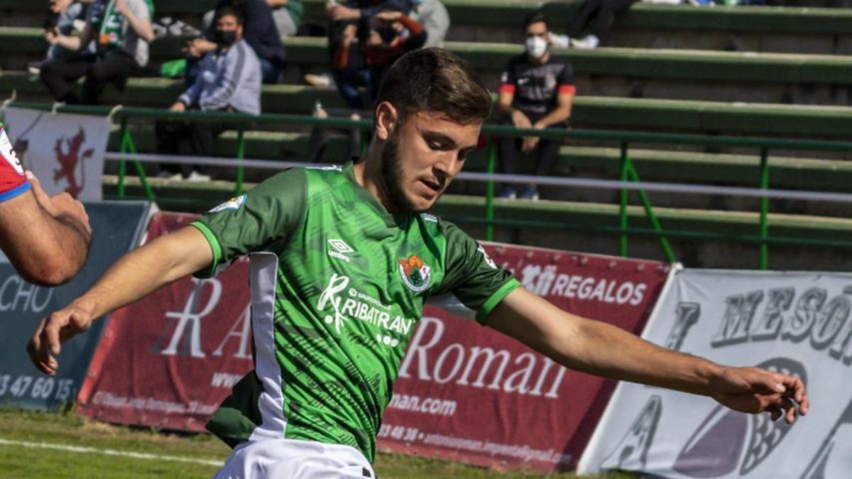 Rubén Carrasco, durante un partido del Cacereño. No seguirá la próxima temporada.