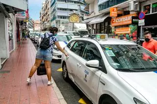 Los taxis de Alicante reducen la flota a la mitad para lograr la supervivencia del sector provincial