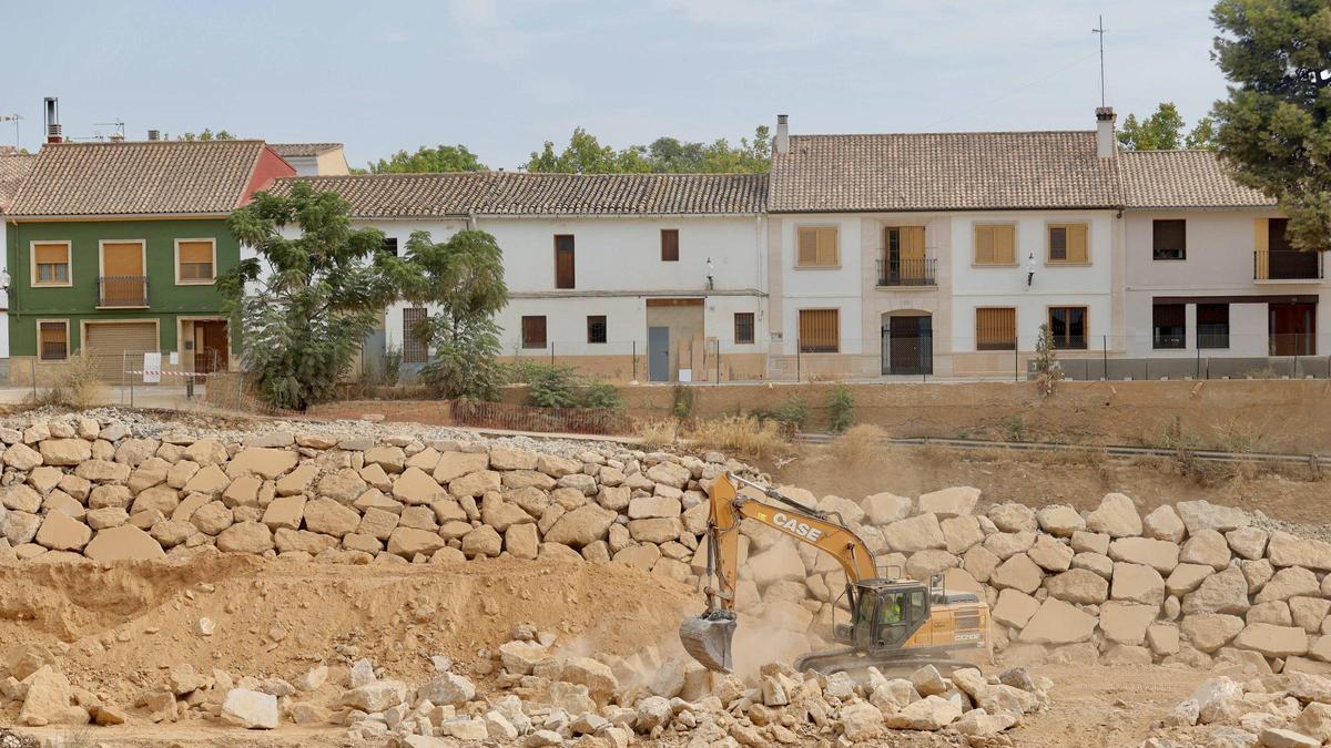 Obras en el barranco del Poyo a su paso por Picanya.