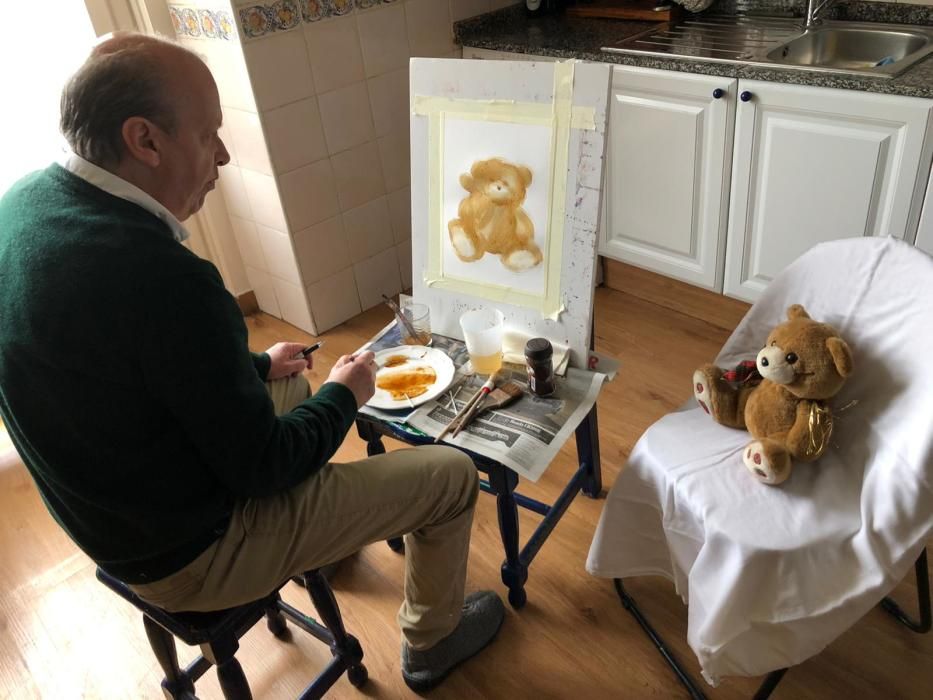 Favila enseña a pintar en casa