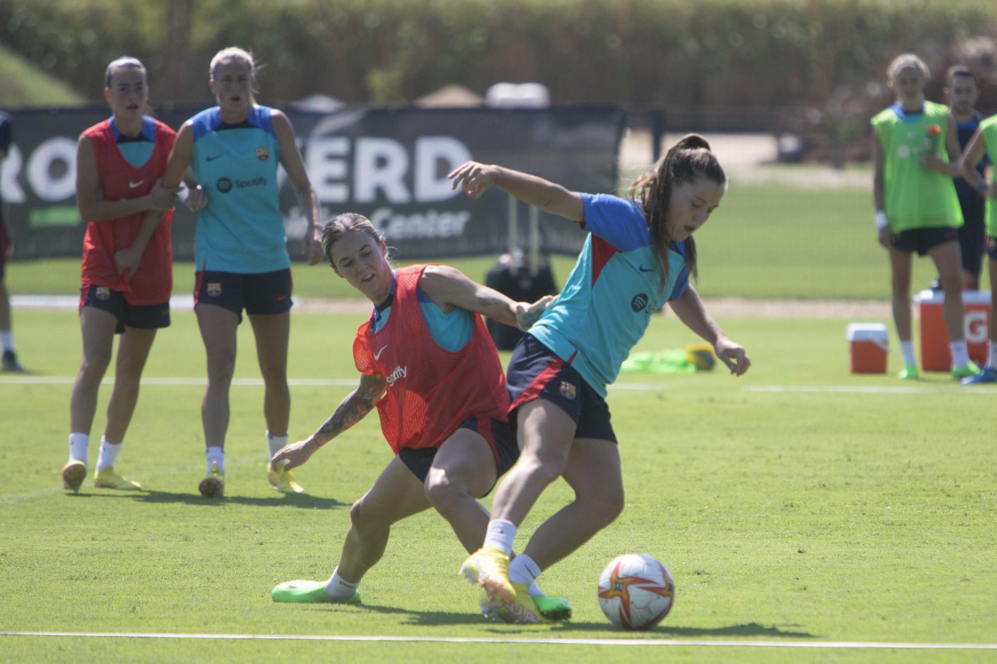 Sessió d'entrenament del Barça femení a la Vall d'en Bas