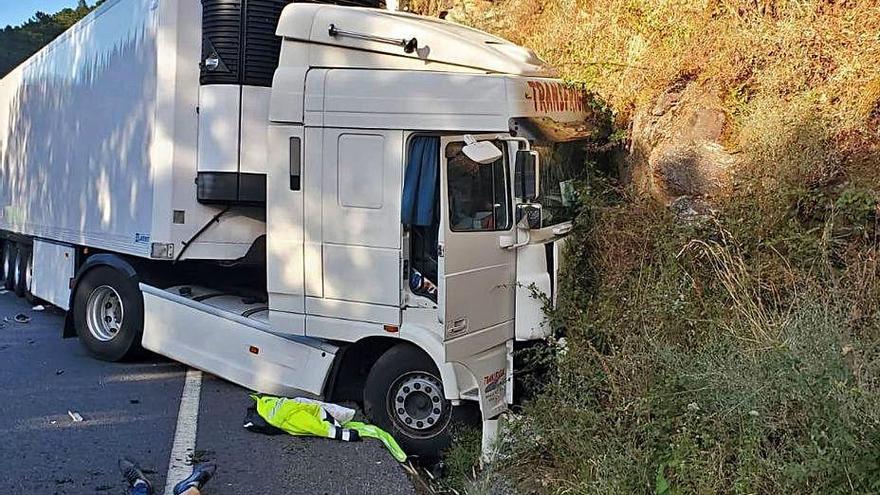 Estado en el que quedó el camión implicado en la colisión.