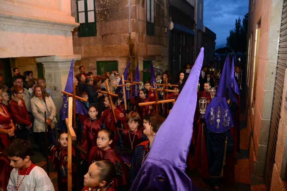 Recreacion de la Semana Santa de Cangas para el encuentro de cofradias que tuvo que ser acortado por las lluvias