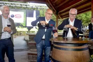 Descorche de la primera botella de la añada 2023 de los vinos de Gran Canaria