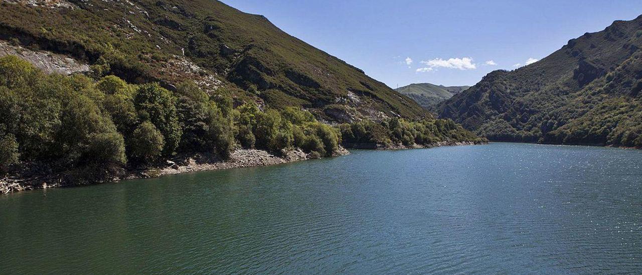 El embalse de Tanes, en el parque natural de Redes.