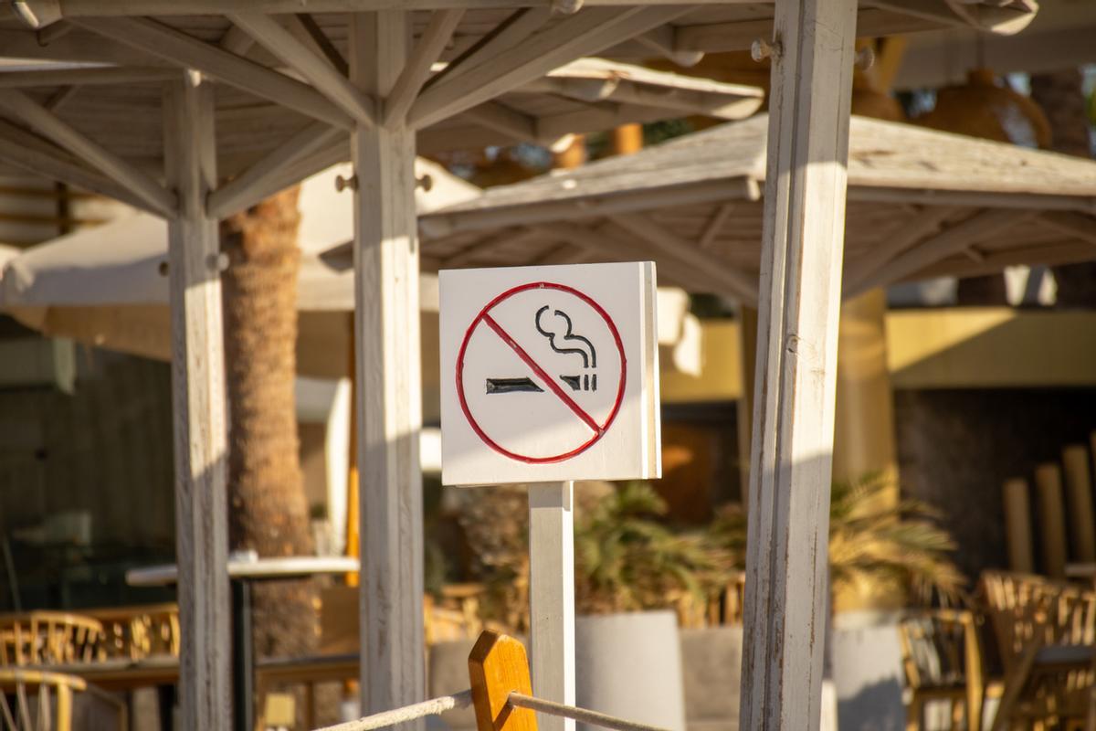 Las restricciones incluyen la prohibición de fumar.