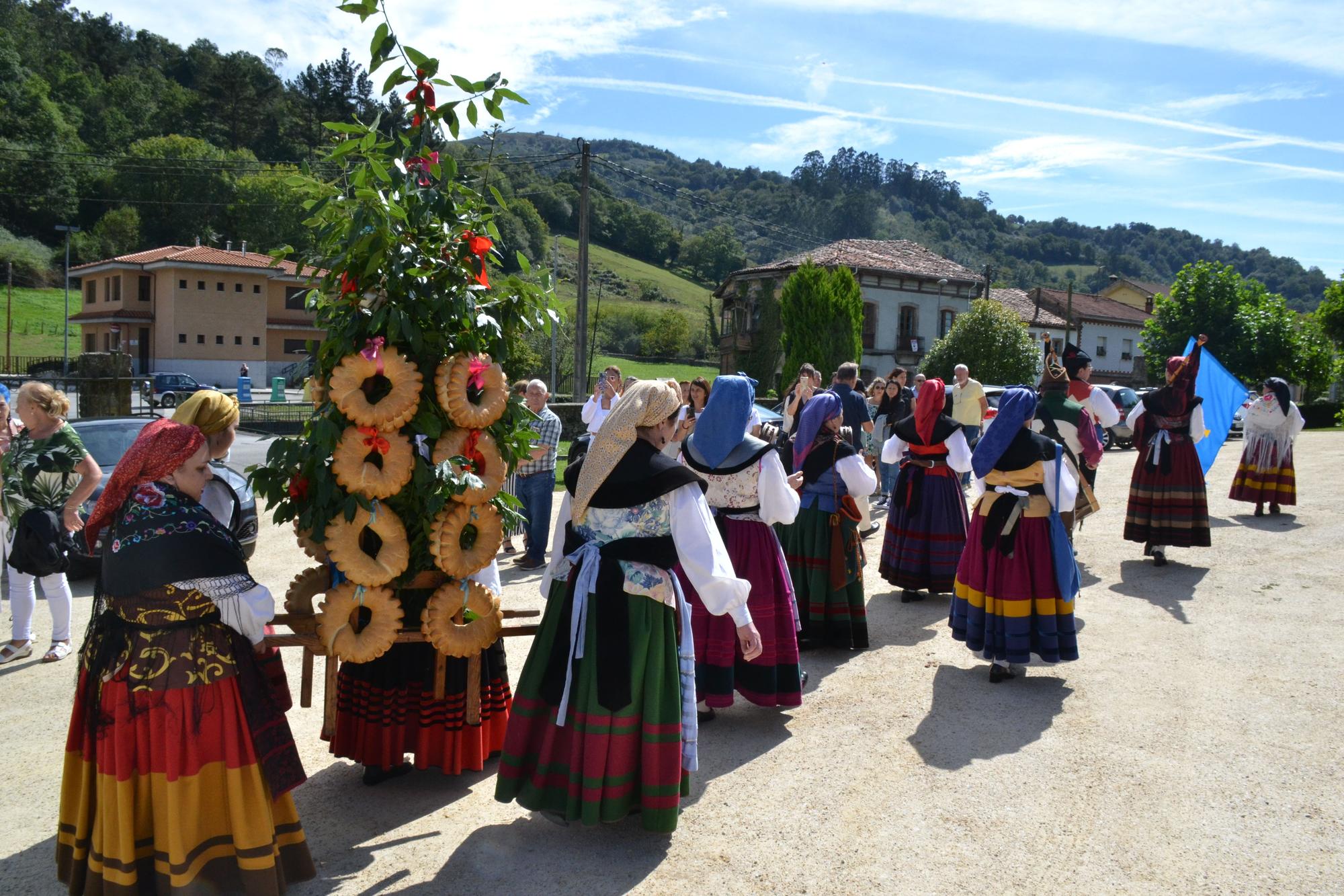 Celebración de la fiesta de la Virgen del Camino en el palacio de Casa Estrada (Bimenes)