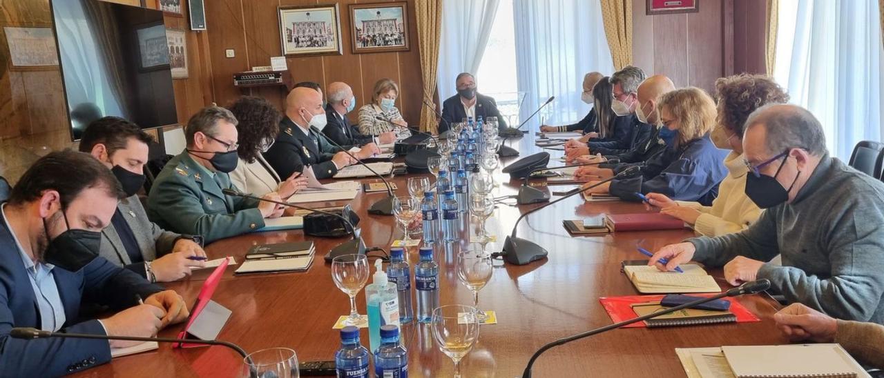 La reunión celebrada ayer en el Ayuntamiento de Mieres.