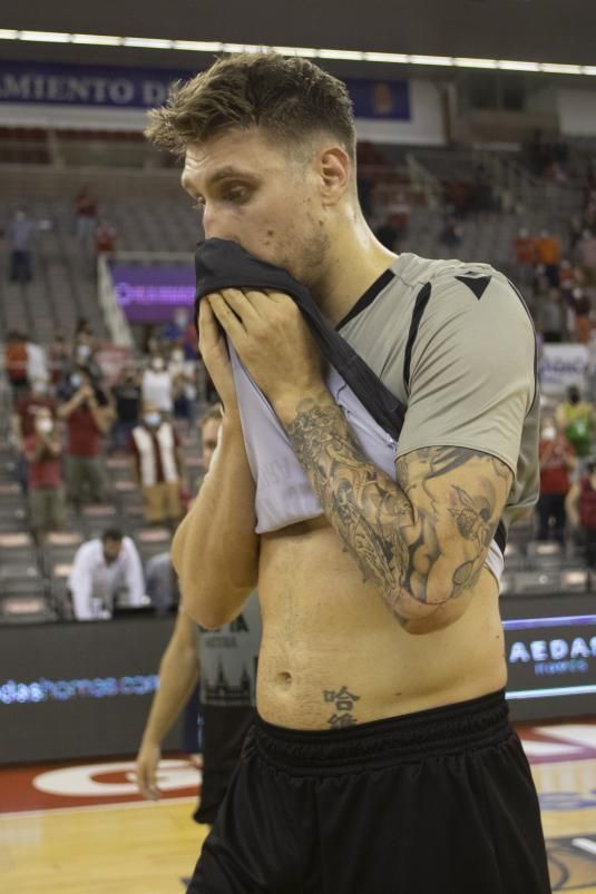 Javi Vega, cabizbajo, tras la eliminación. | // ANTONIO L. JUÁREZ / LOF