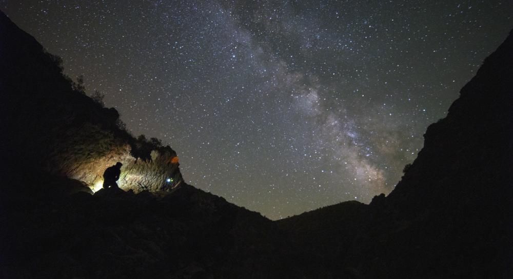 La danza de los orbes en el cielo nocturno