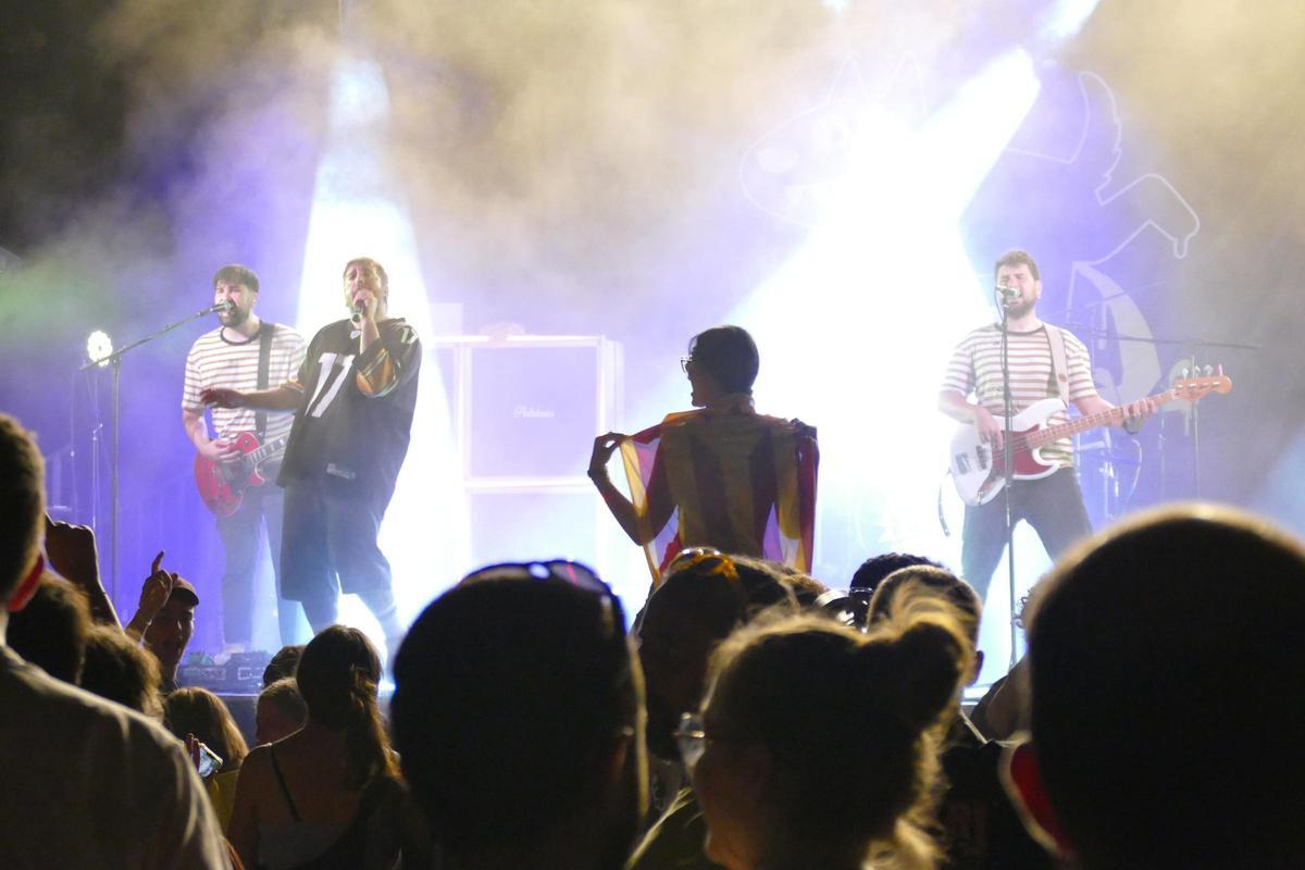 EN IMATGES | Pelukass i Dj Sendo allarguen la nit figuerenca de les Festes de Sant Pere EN IMATGES | Pelukass i Dj Sendo allarguen la nit figuerenca de les Festes de Sant Pere