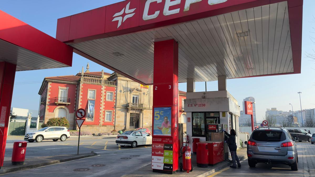 Repostaje en una gasolinera de A Coruña
