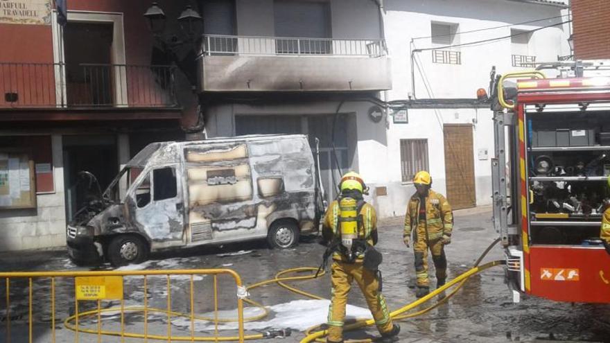 El fuego da un sobresalto al fin de fiesta de Benimarfull