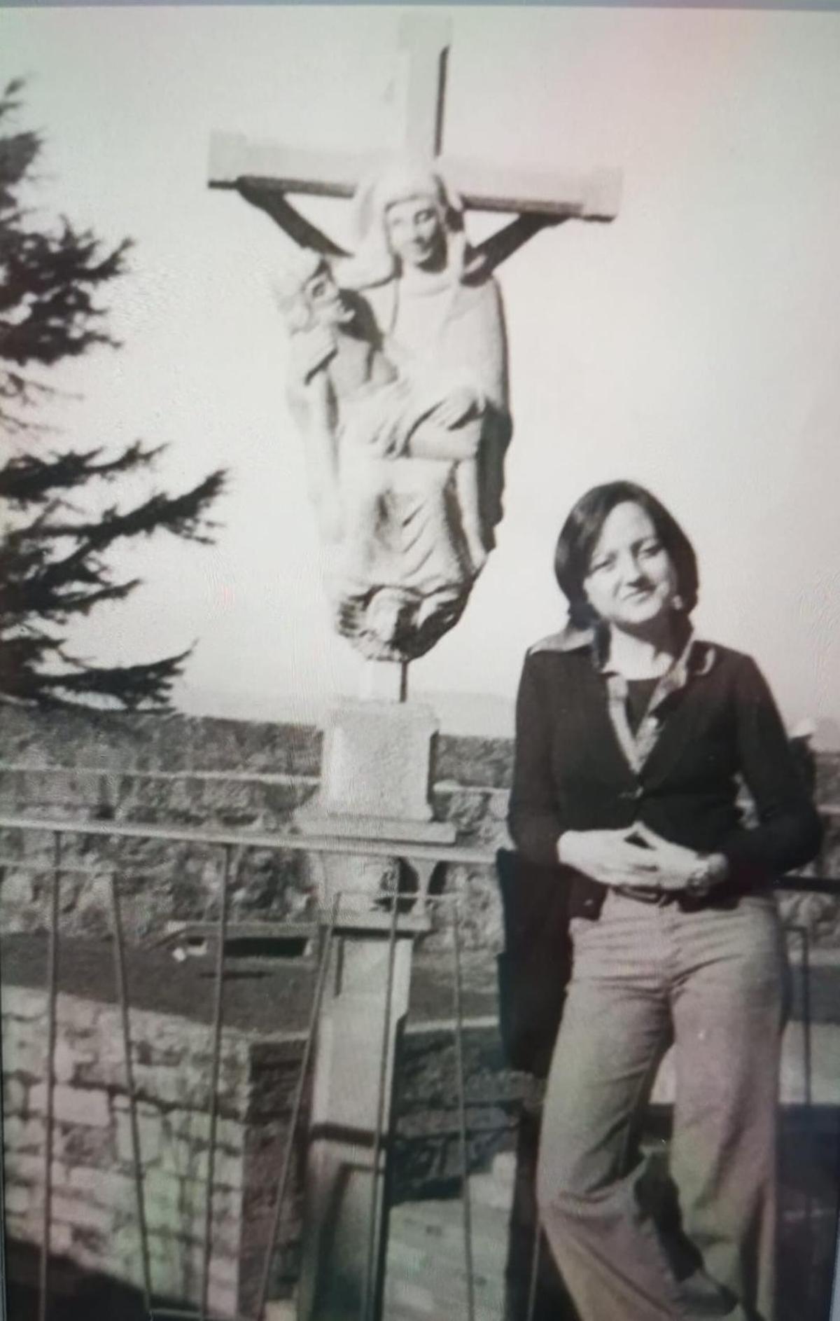 Foto de Isaura en el mirador del monte de O Castro, en Vigo, cuando Isaura empezó primero de ingeniería en la Universidad de Vigo (1971)..