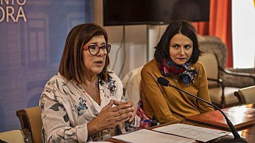 La directora de las municipales, Rufi Velázquez, y la concejala de Cultura, María Eugenia Cabezas.