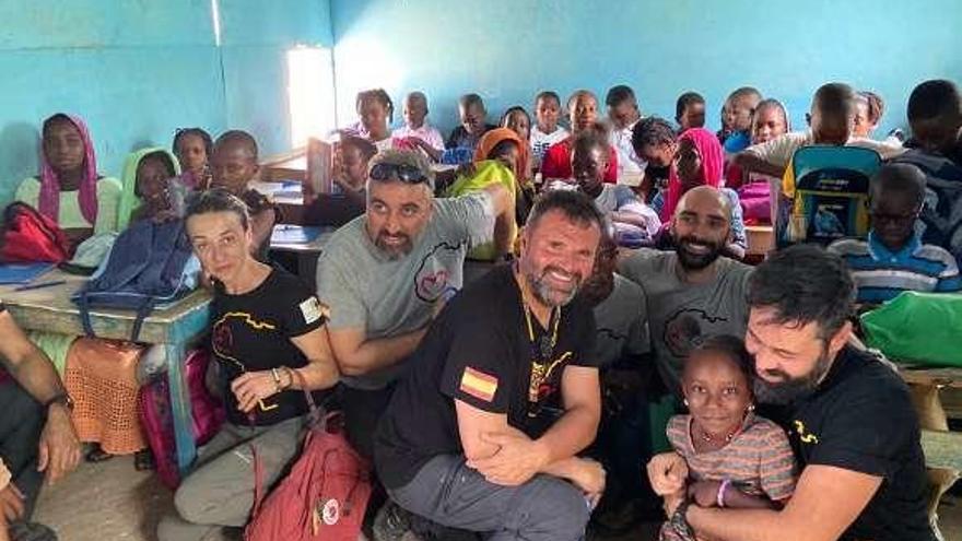 Las mochilas solidarias de &quot;Policía Amigo&quot; ya están en África